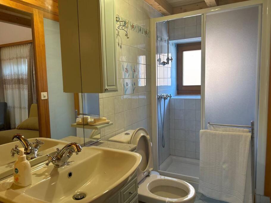 A Hilarious Hideaway In Roveredo Apartment Bagian luar foto